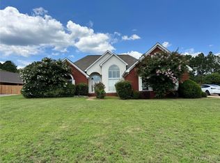 1907 Hollybrooke Ln, Prattville, AL 36066