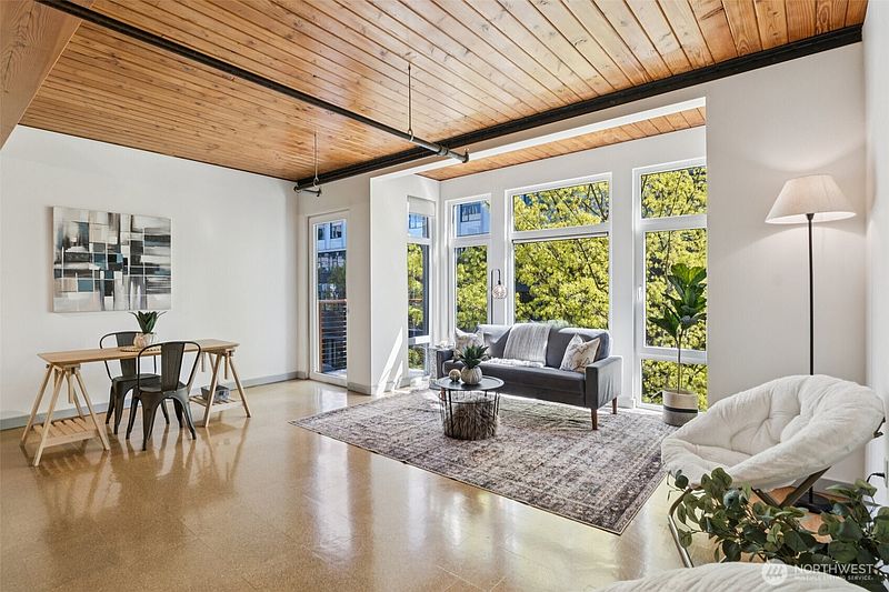 4th image of 401 9th Avenue N #201