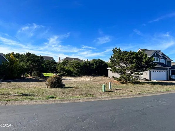 5960 SW Arbor Dr, South Beach, OR 97366