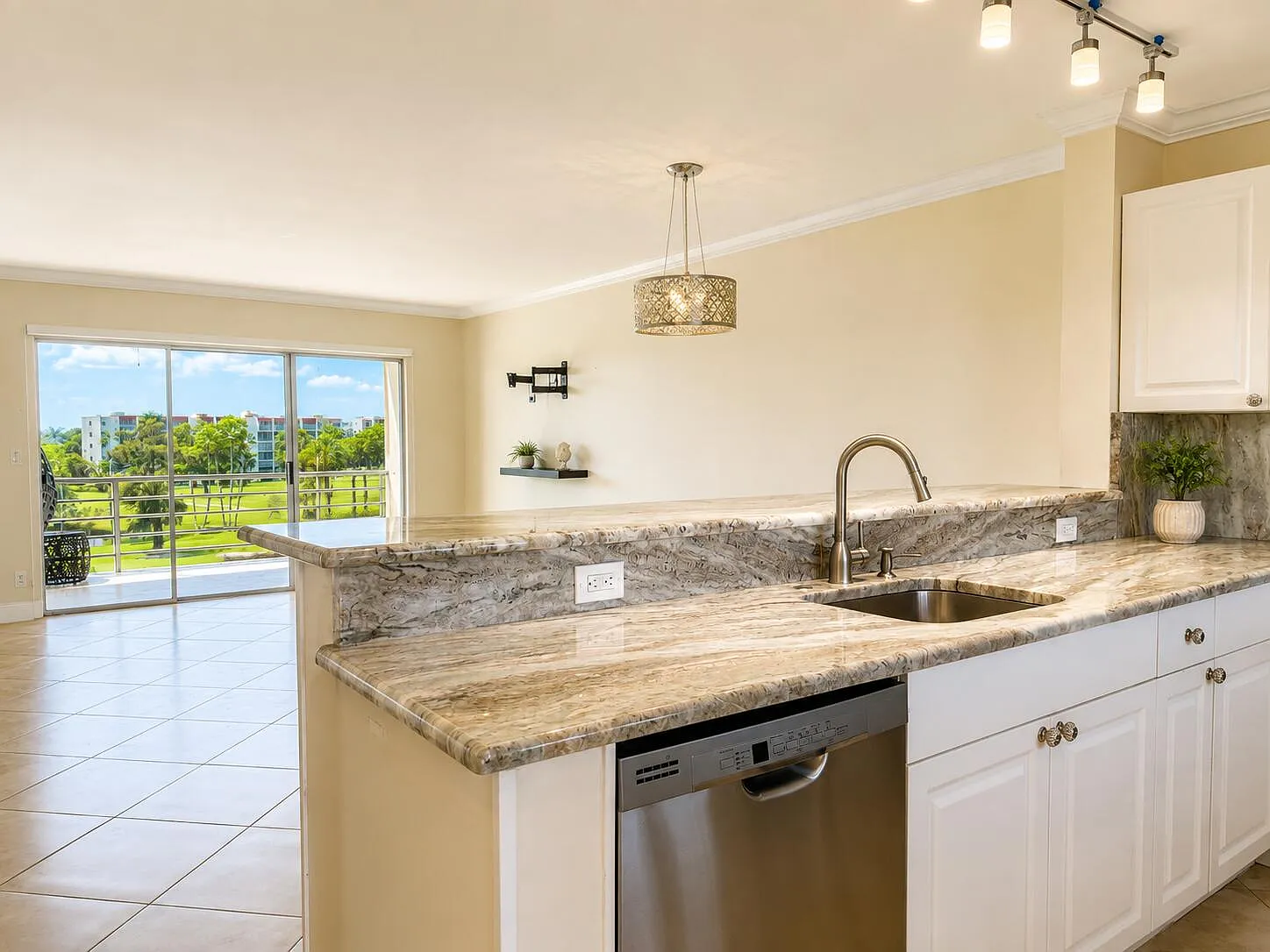 1 bed, 1.5 bath, 969 sqft, $1,950 — Photo 3