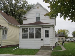1027 N 4th St, Grand Forks, ND 58203