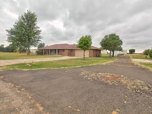3rd image of 3917 Koerner Dr NE