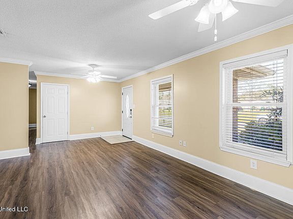 4th image of 15157 Royal St
