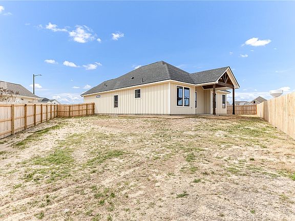 4th image of 2102 Aleppo Ct