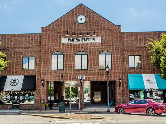 Downtown Fuquay Varina - Grab Dinner or Drinks