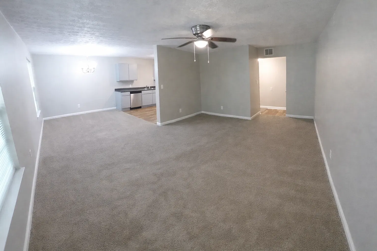 2 bed, 1000 sqft, $1,150 — Photo 2