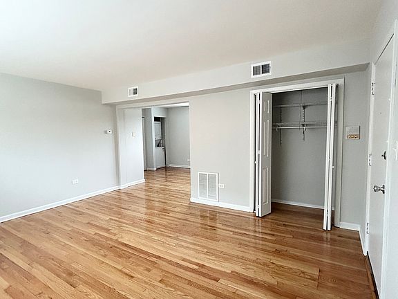 4th image of 2214 W Touhy Ave #N