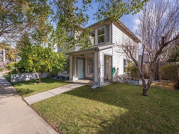 3rd image of 225 Maple Ln