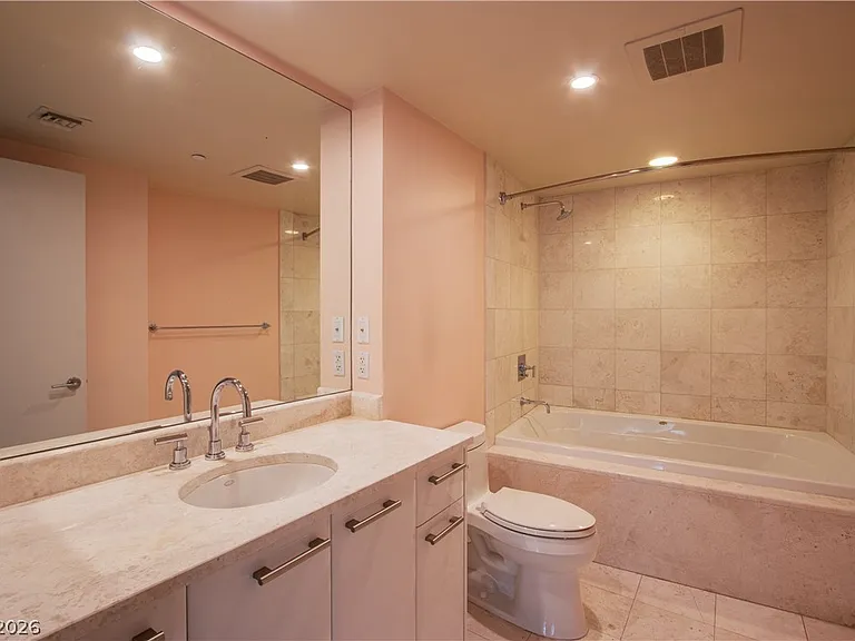 222 Karen Ave #306 — Photo 4