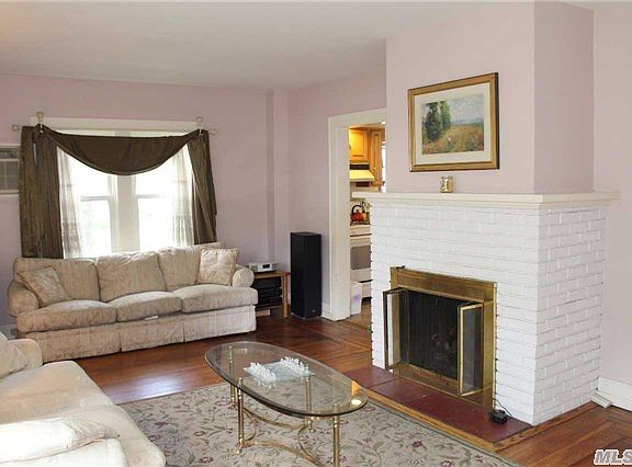 4th image of 497 Ashland Ave