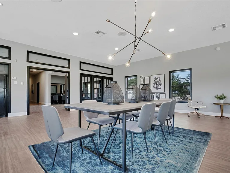 Modern Waco Living Zero Deposit Apartments Near Baylor, 1800 Waco — Photo 10