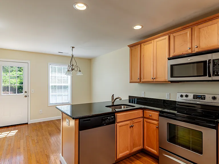 202 Clover Ct — Photo 8