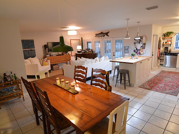 3rd image of 4961 Royal Palm Dr