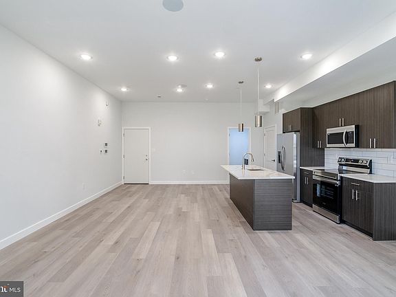 4th image of 2411 N 7th St Unit 5