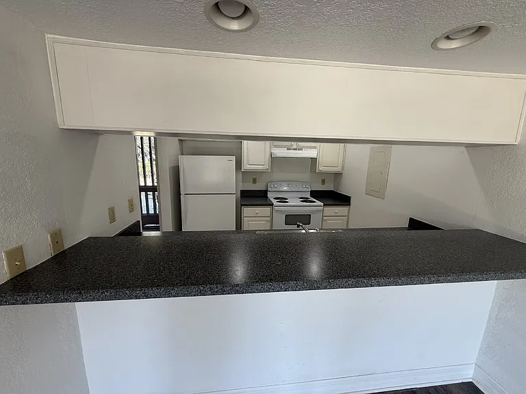 920 Tennis Way — Photo 3