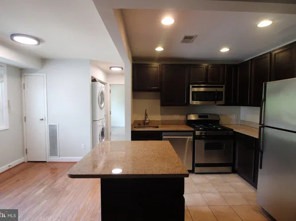 1221 N Quinn St APT 12, Arlington, VA 22209