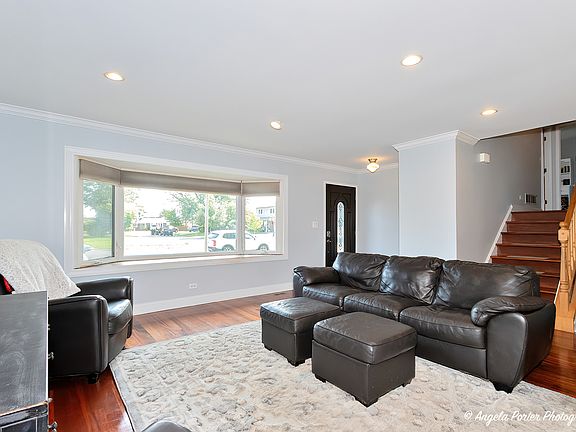 3rd image of 233 W Tanglewood Dr