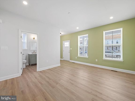 4th image of 320 Linganore Ave