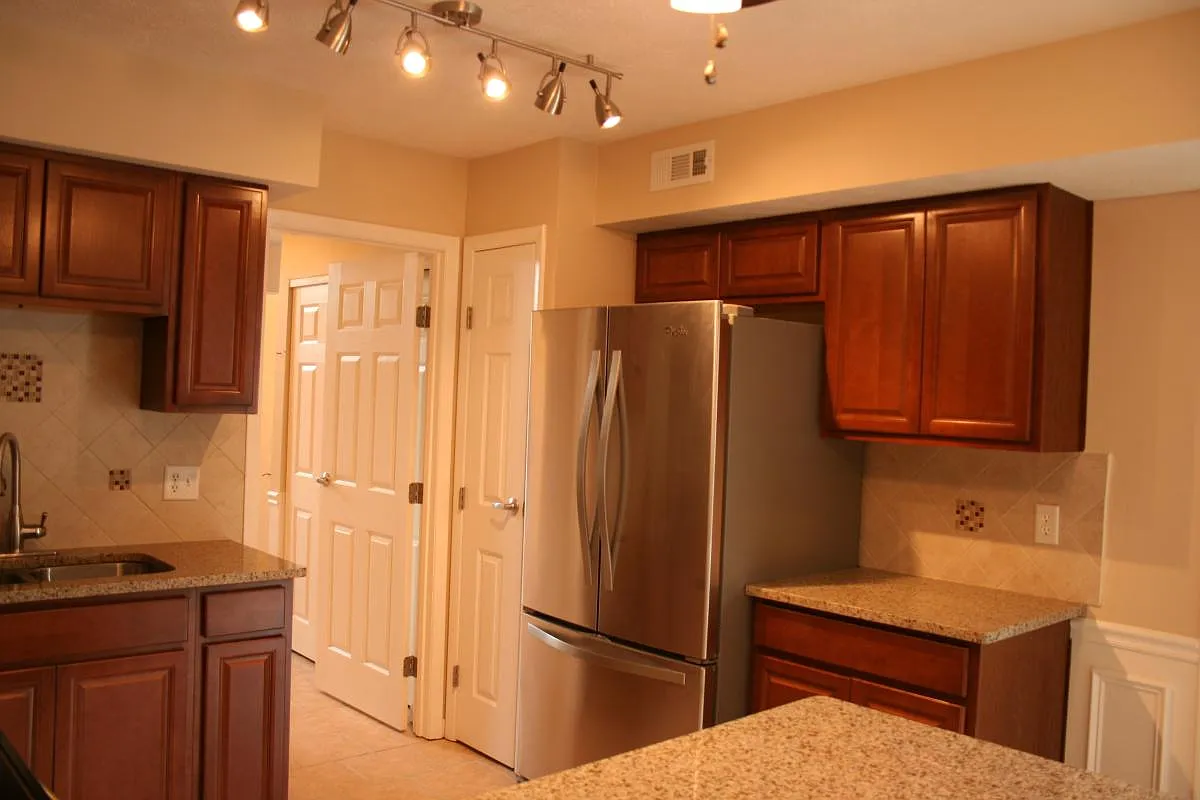 2 bed, 1.5 bath, 1288 sqft, $1,950 — Photo 3