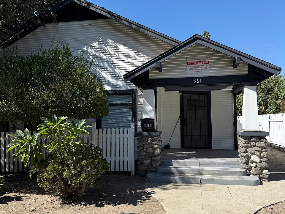581 N Mountain View Ave