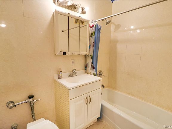 4th image of 4125 Kissena Boulevard #5HH