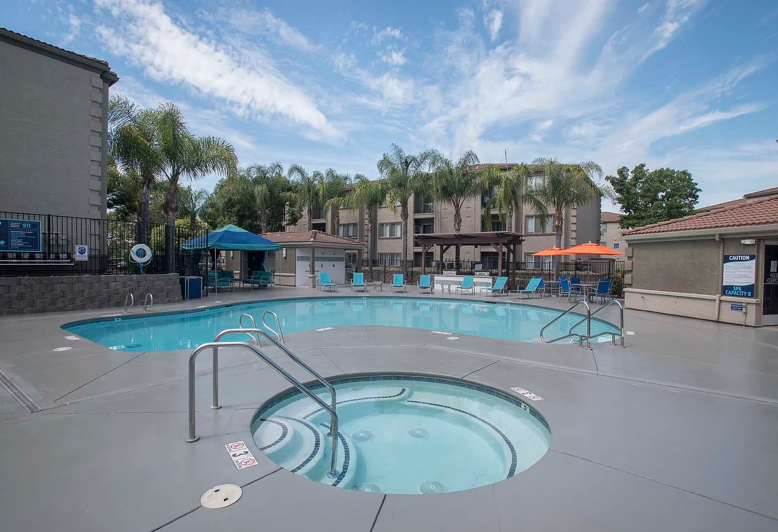 Bella Vista Apartments — Photo 1