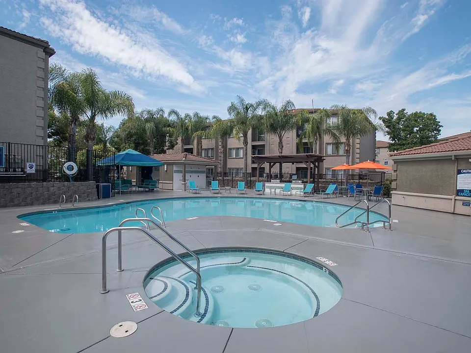 Bella Vista Apartments