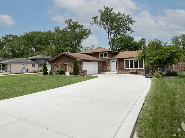 10136 Charles Ave, Palos Hills, IL 60465