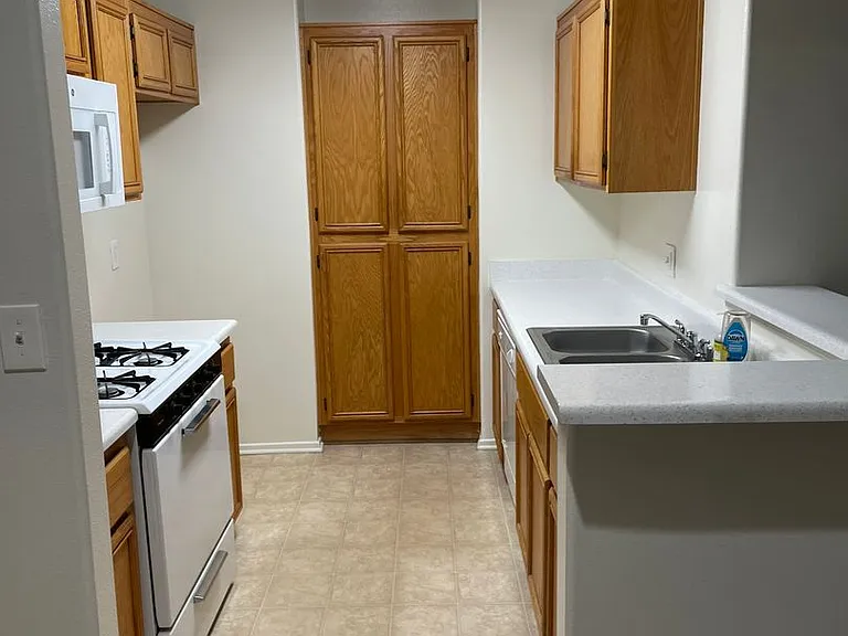 16710 Sherman Way — Photo 4