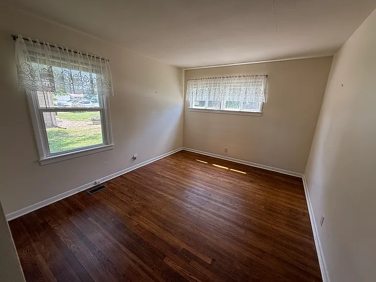 234 Lincoln St — Photo 9