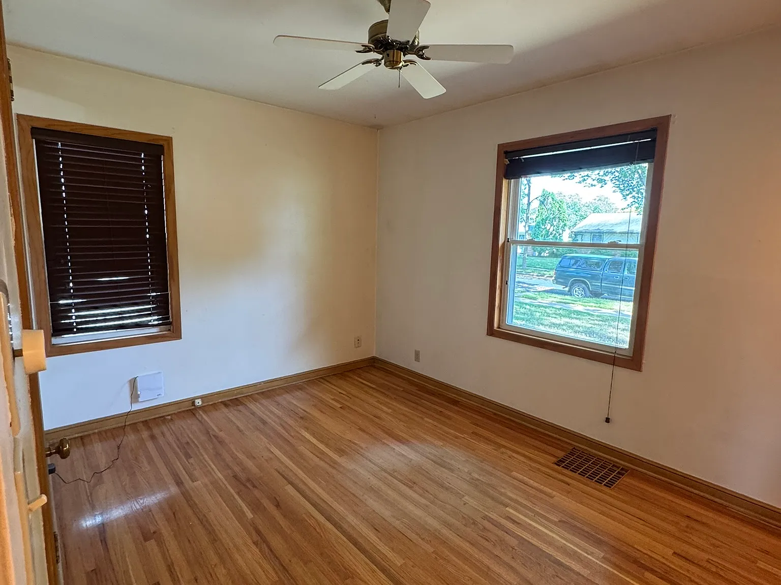 2830 Sumter Ave S — Photo 2
