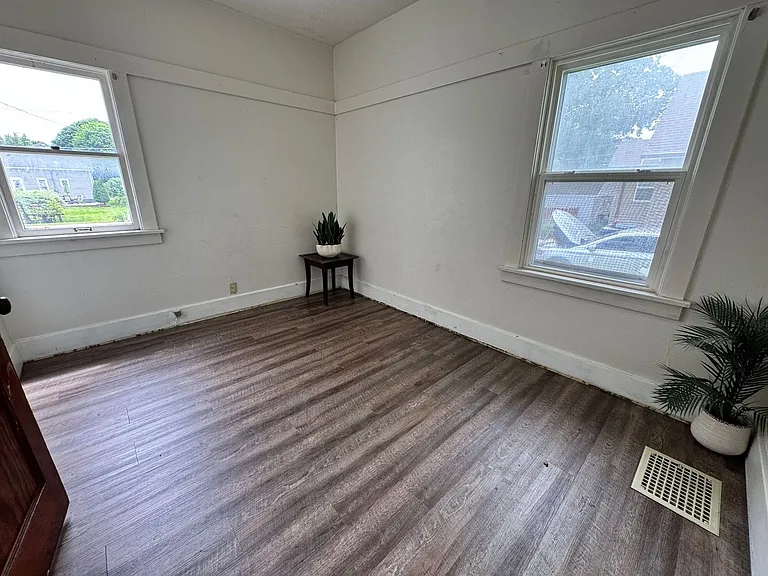826 Williston Ave — Photo 23