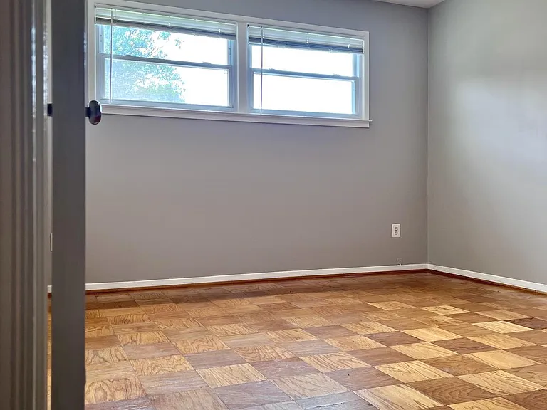 5350 Ravensworth Rd — Photo 33