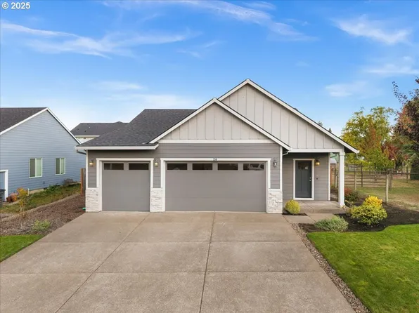 730 E Camellia St, Yamhill, OR 97148