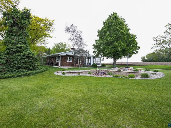 48224 266th St, Brandon, SD 57005