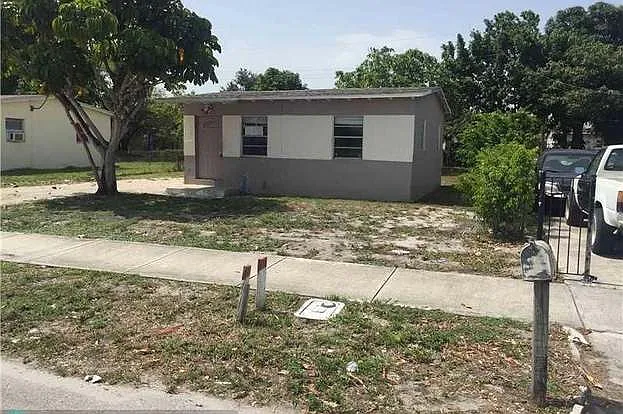 2425 NW 4th Ct — Photo 18