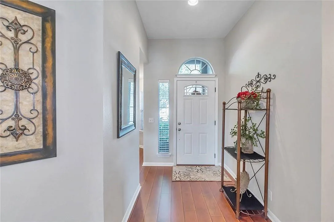 3 bed, 2.0 bath, 1491 sqft, $1,900 — Photo 3