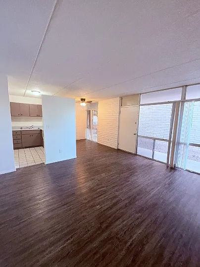 BROADWAY APARTMENTS — Photo 68