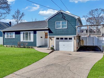 357 Deauville Boulevard, Copiague, NY, 11726