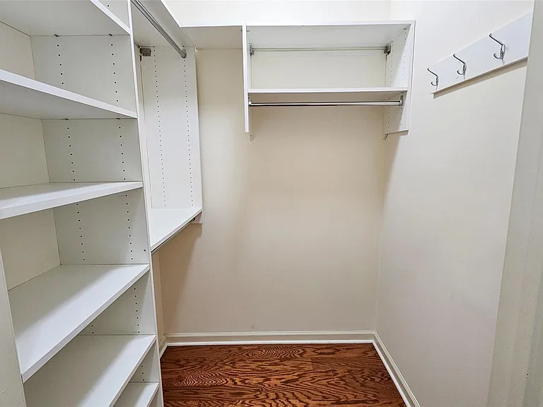 306 Canter Ct — Photo 6