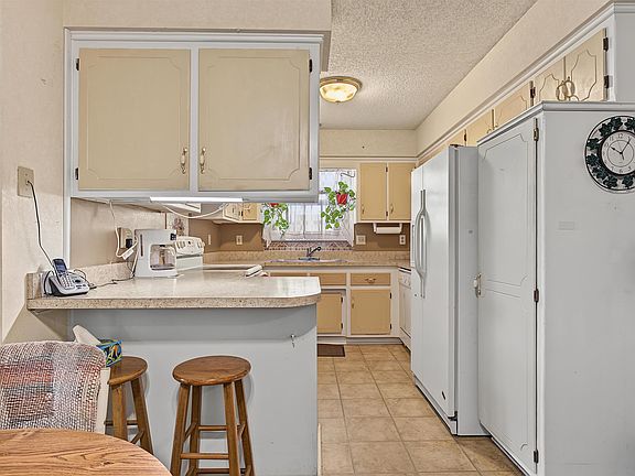 4th image of 2467 Brookside Dr