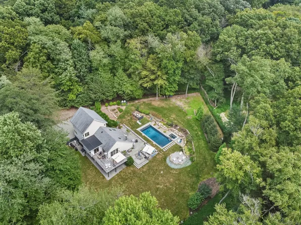 8 Lehn Farm Road, Westport, CT 06880