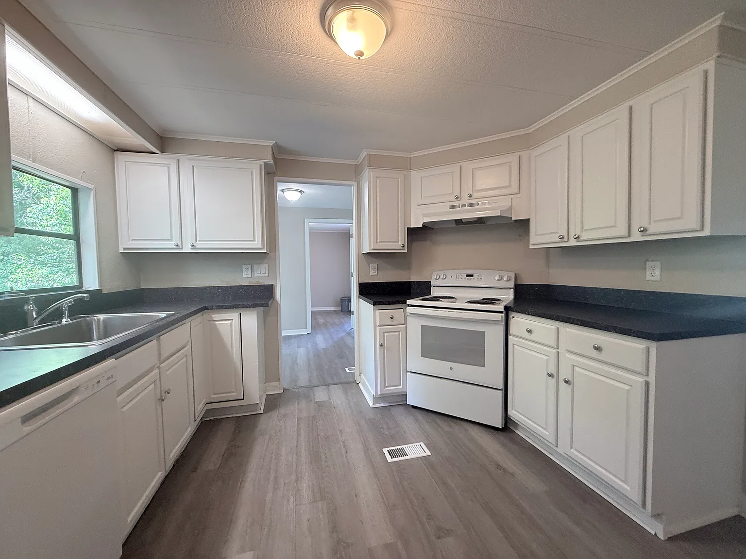 2 bed, 1056 sqft, $1,500 — Photo 4
