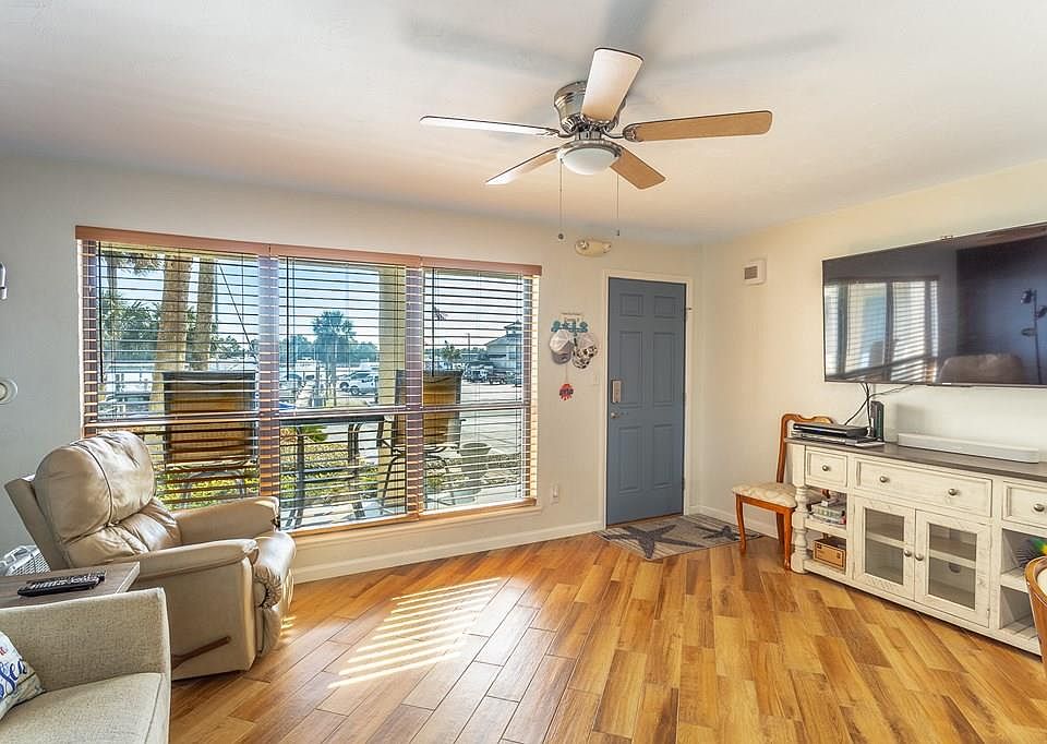 1st image of 903 NW Avenue A #3