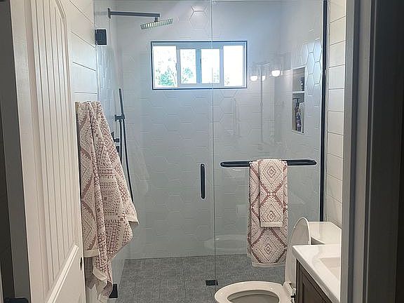 3rd image of 717 Bowles Ln