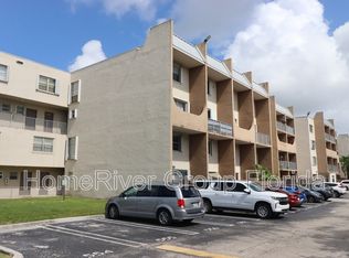 10900 SW 104th St APT 313, Miami, FL 33176