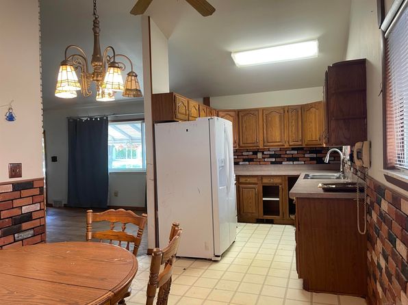 23025 Raymond St, Saint Clair Shores, MI 48082
