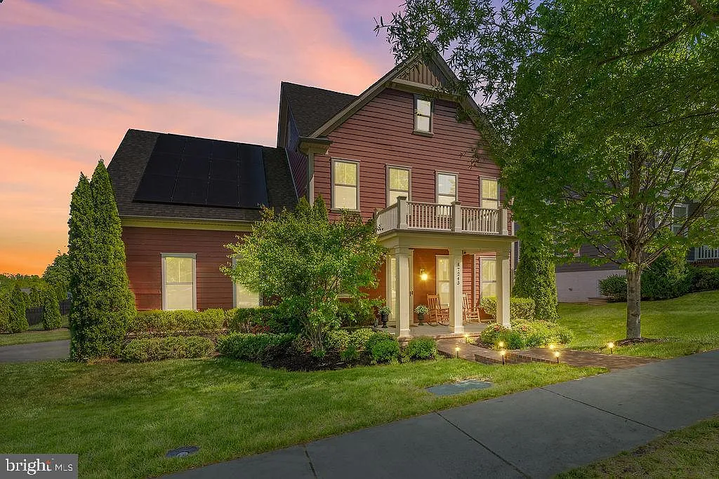 5 bed, 5.5 bath, 4558 sqft, $5,000 — Photo 1