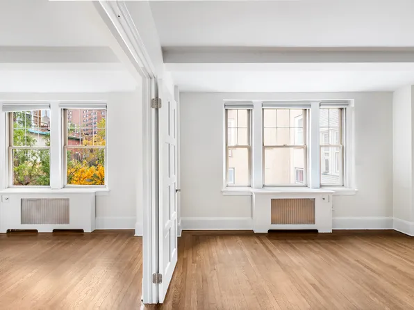 299 West 12th Street image 5 of 7