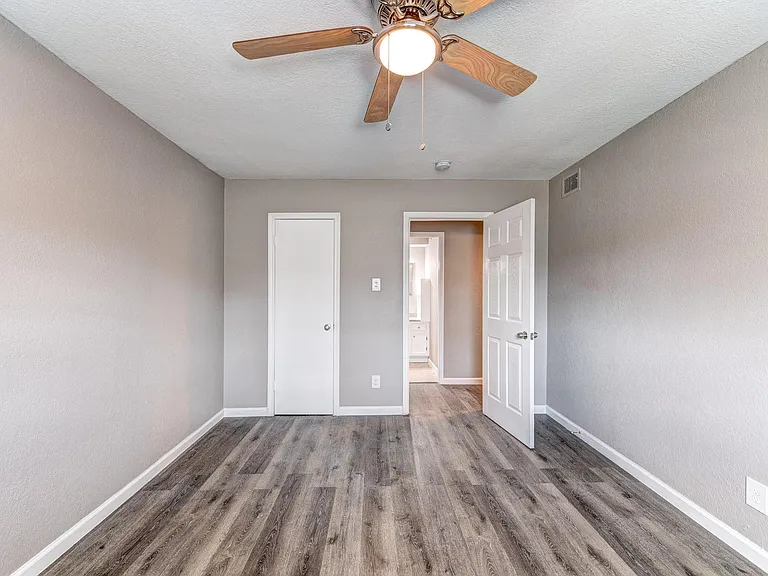 523 Spring Dr #4 — Photo 16